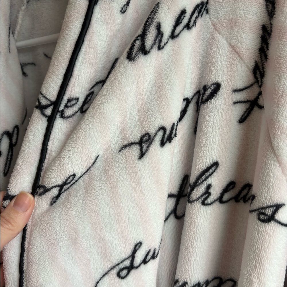 Victoria's Secret Pink Stripe Classic Script Plush Robe - Picture 10 of 10
